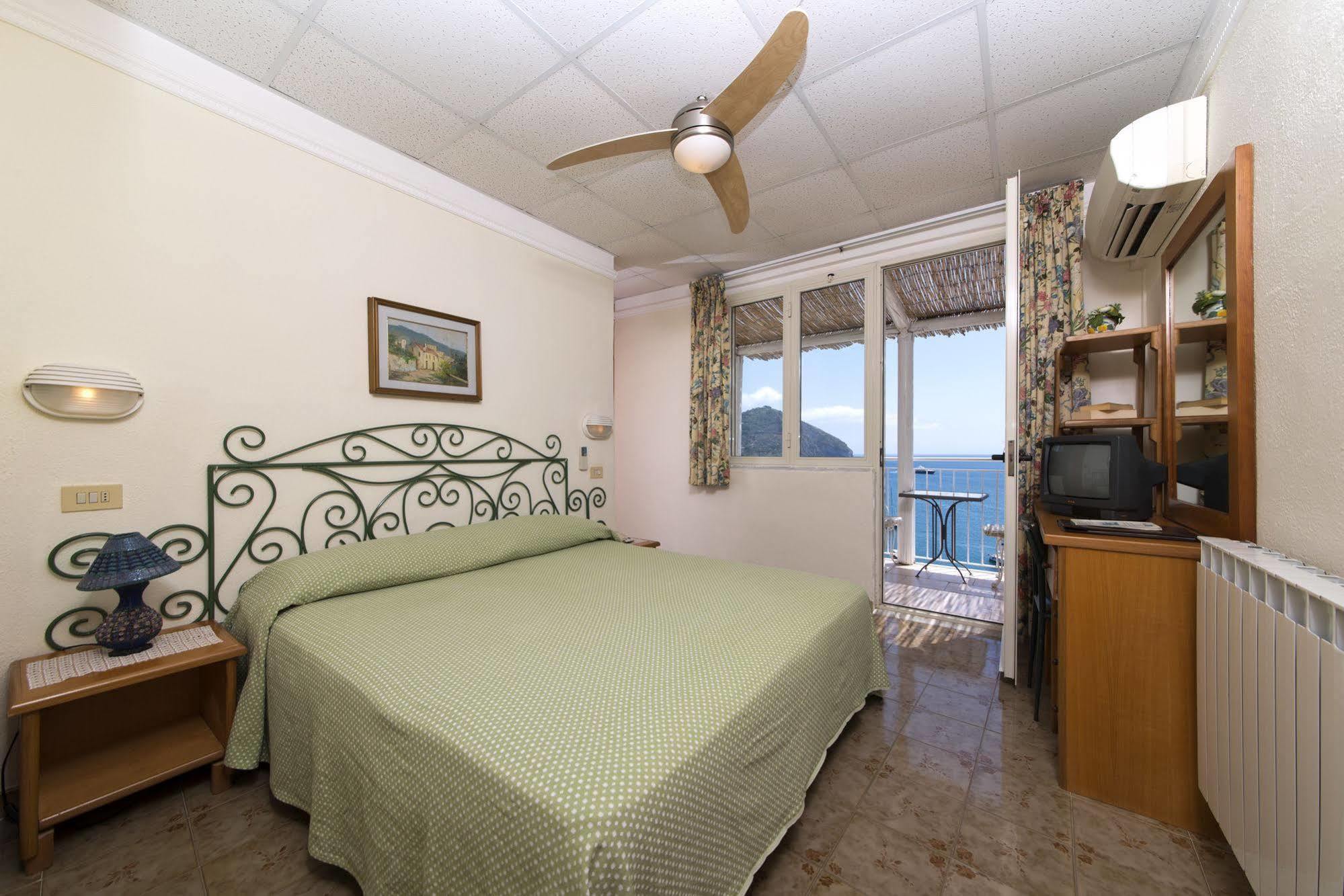 Hotel La Palma Sant'Angelo  Екстер'єр фото
