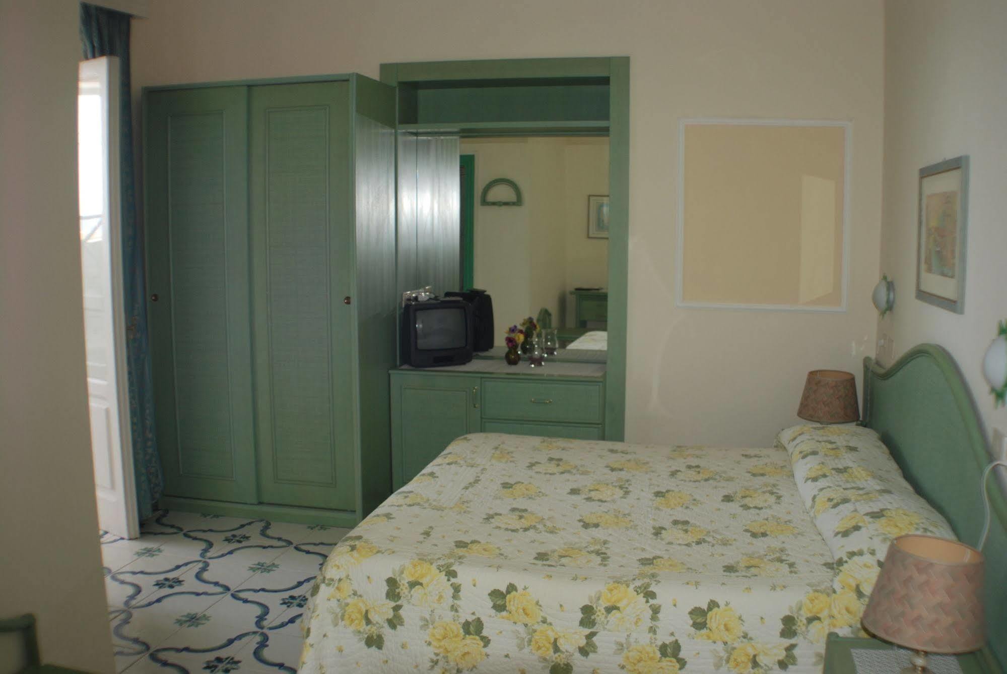 Hotel La Palma Sant'Angelo  Екстер'єр фото