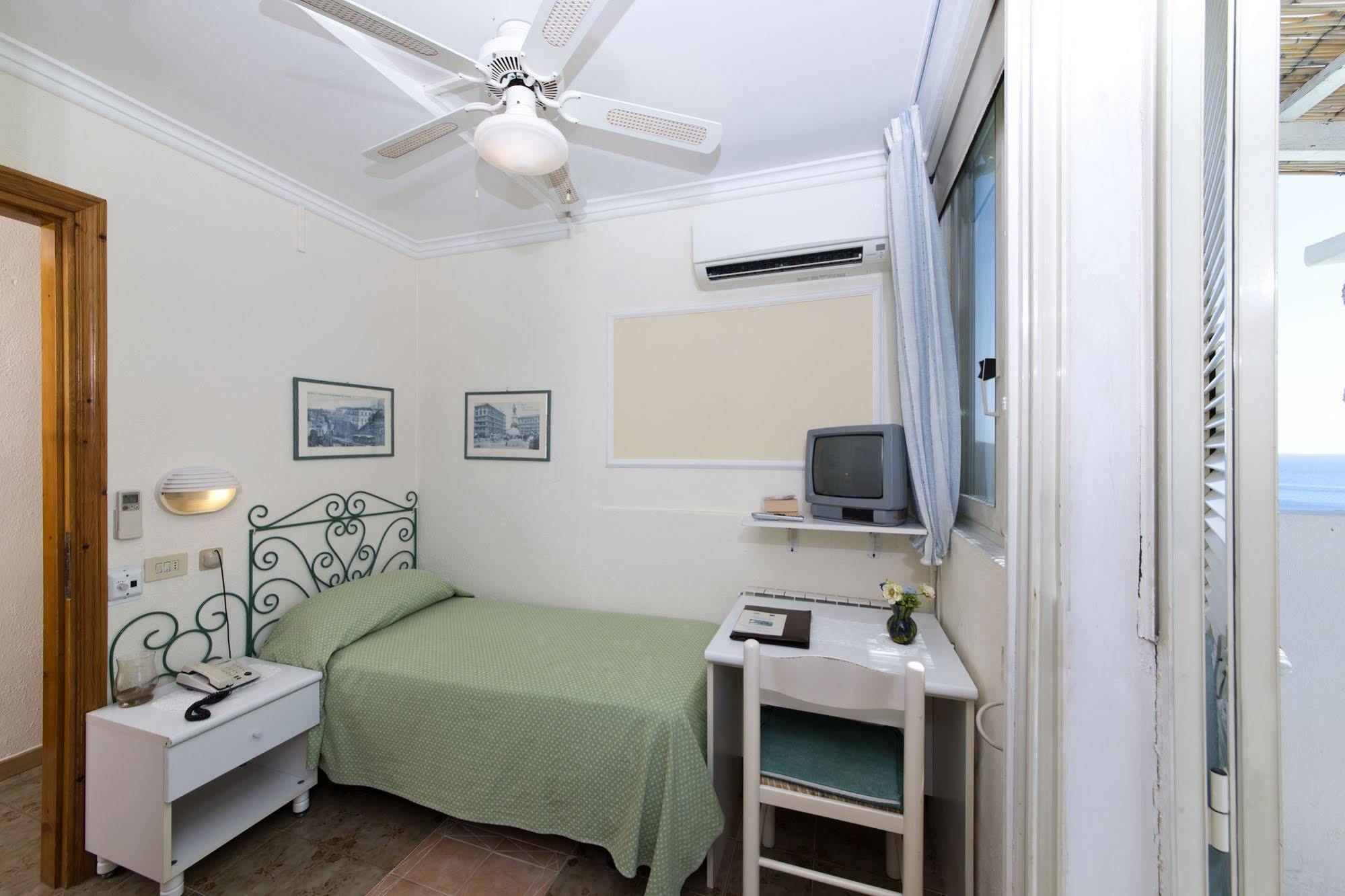 Hotel La Palma Sant'Angelo  Екстер'єр фото