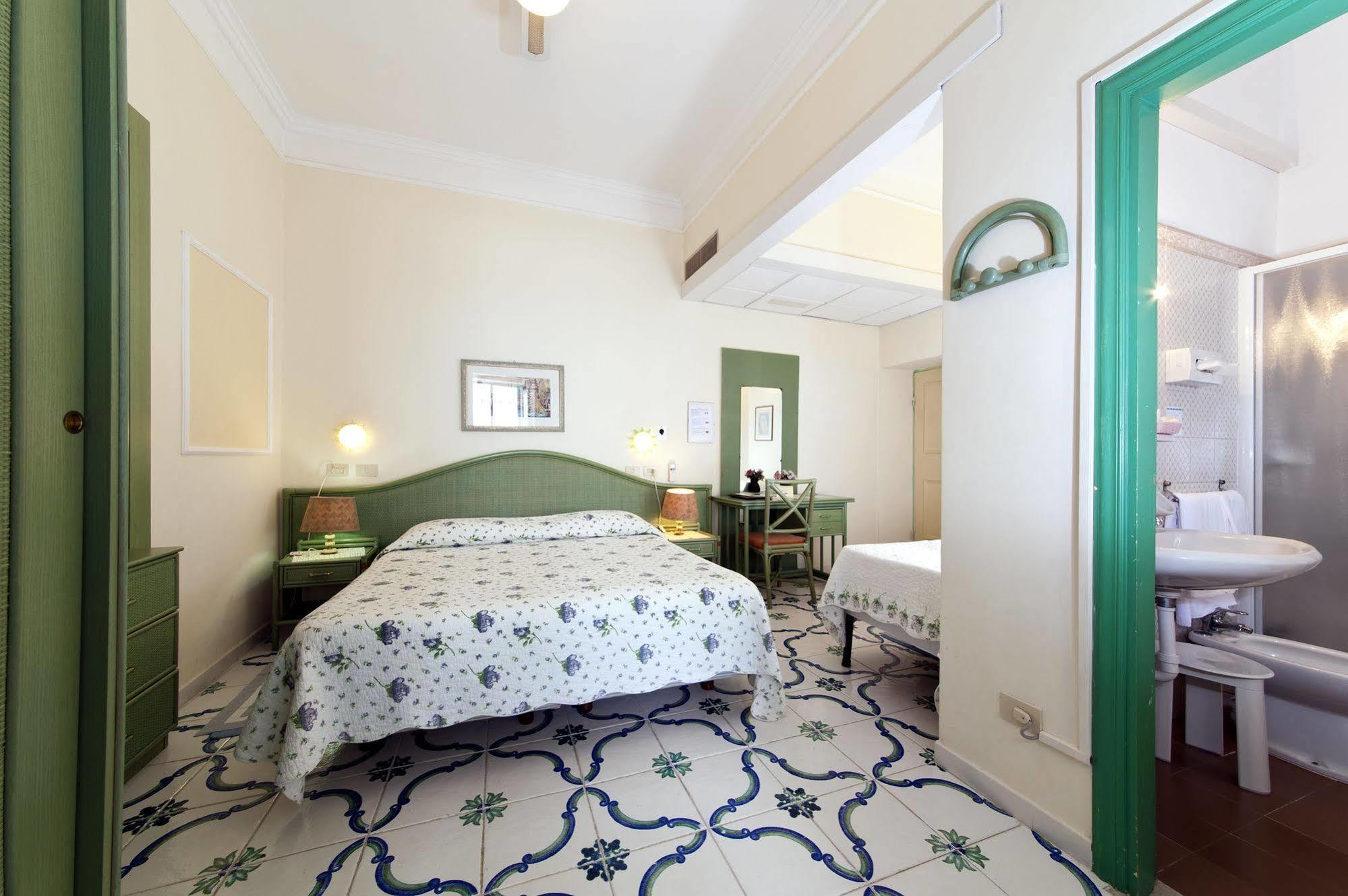 Hotel La Palma Sant'Angelo  Екстер'єр фото